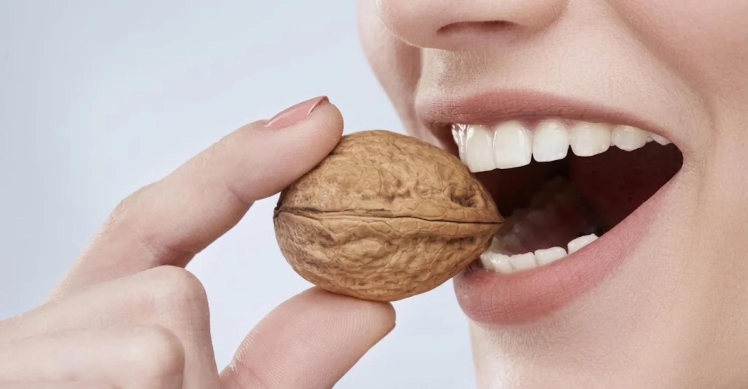 Hard Food Consumption and Symptomatic Cracked Teeth